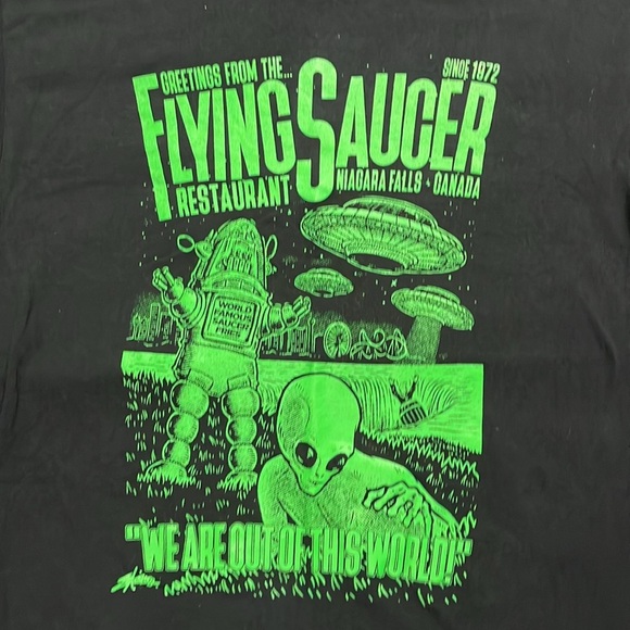 2 for $25 Flying Saucer restaurant Niagara Falls Graphic T-shirt size Medium - Picture 2 of 2